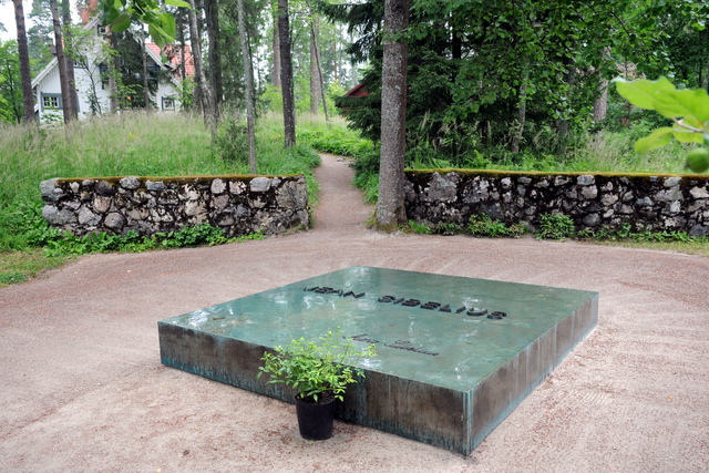 Grabstein für Jean und Aino Sibelius