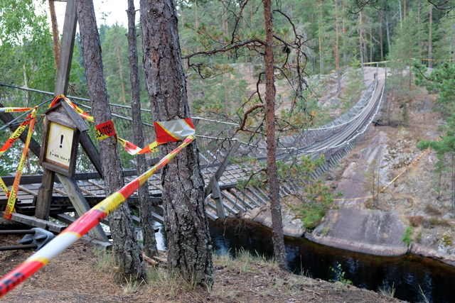 Beschädigte Hängebrücke im Repovesi-Nationalpark wenige Tage nach dem Unglück